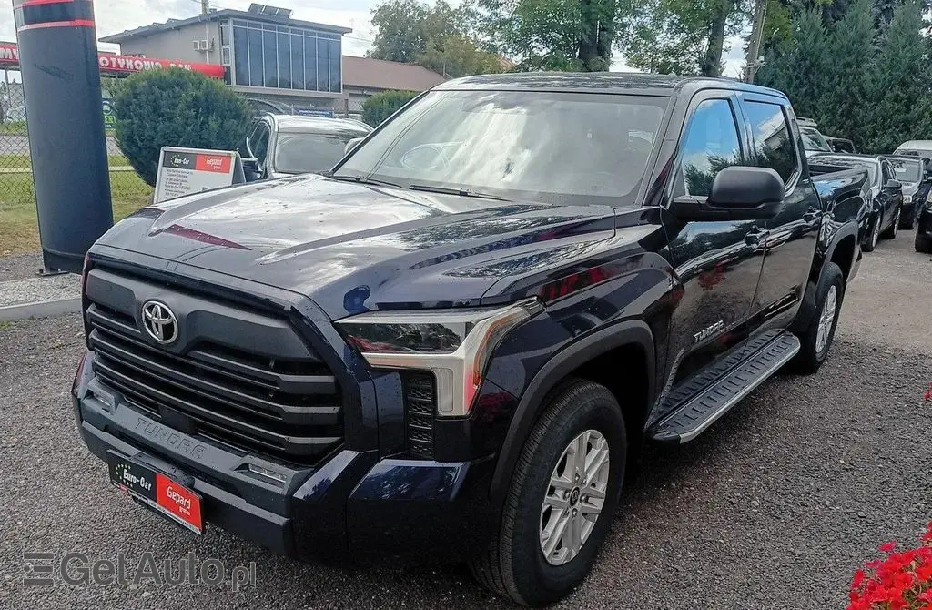 TOYOTA Tundra 