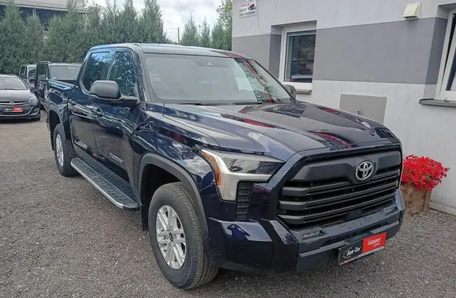 TOYOTA Tundra 