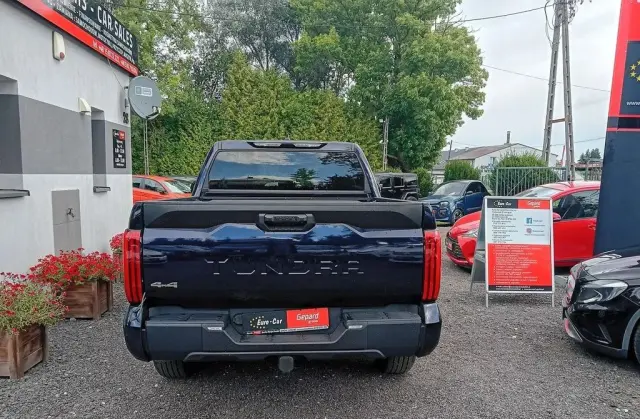 TOYOTA Tundra 