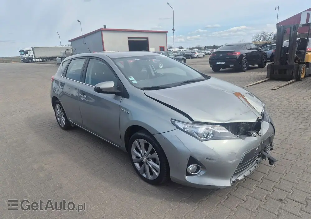 TOYOTA Auris 1.8 HSD Luna
