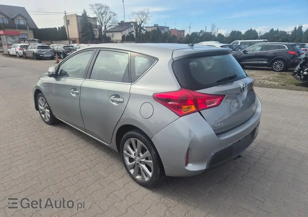 TOYOTA Auris 1.8 HSD Luna