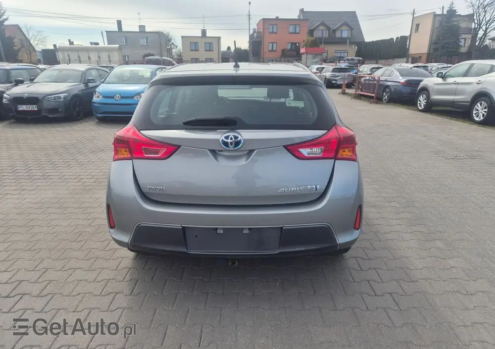 TOYOTA Auris 1.8 HSD Luna