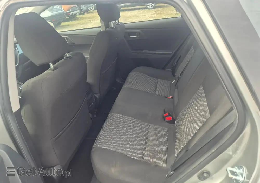 TOYOTA Auris 1.8 HSD Luna