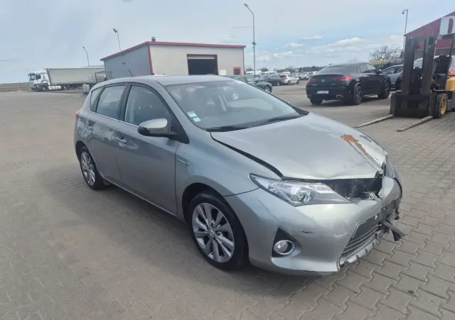 TOYOTA Auris 1.8 HSD Luna