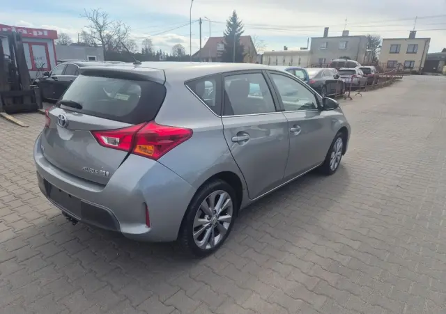 TOYOTA Auris 1.8 HSD Luna