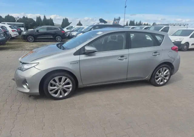TOYOTA Auris 1.8 HSD Luna