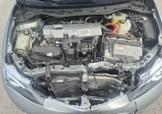 TOYOTA Auris 1.8 HSD Luna