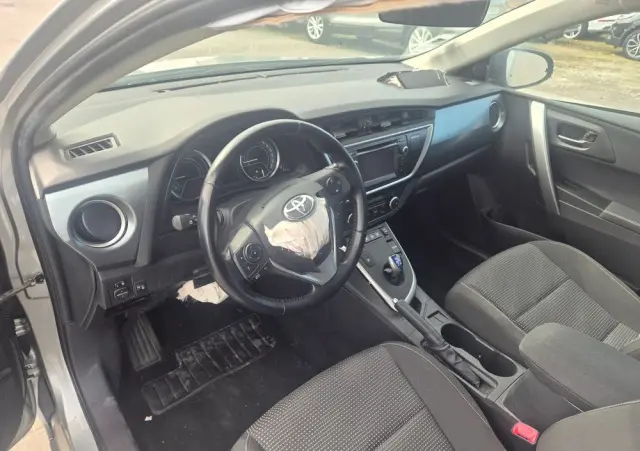 TOYOTA Auris 1.8 HSD Luna