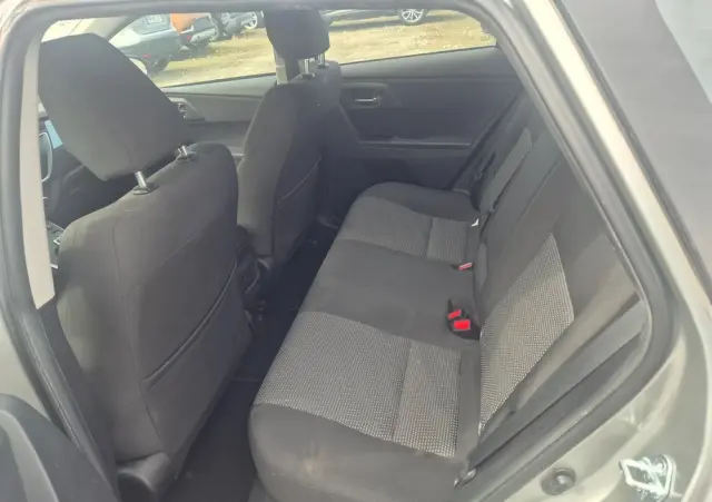 TOYOTA Auris 1.8 HSD Luna