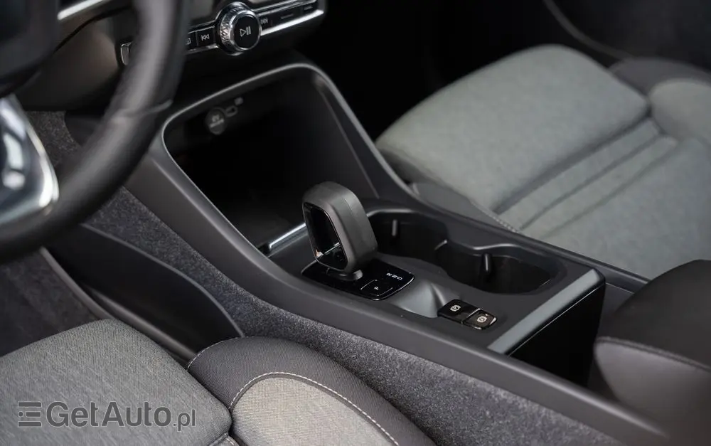 VOLVO XC 40 B3 Plus Bright