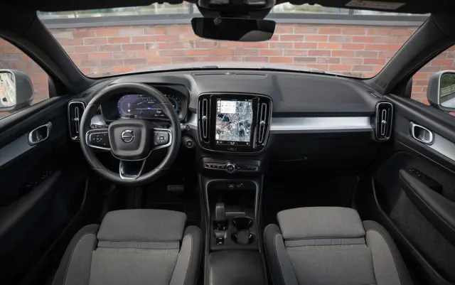 VOLVO XC 40 B3 Plus Bright