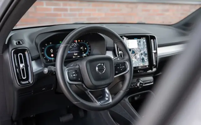 VOLVO XC 40 B3 Plus Bright