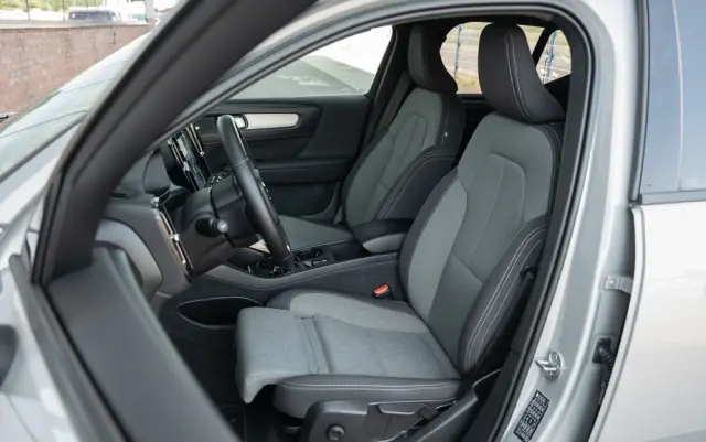 VOLVO XC 40 B3 Plus Bright