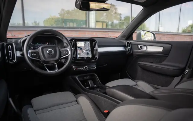VOLVO XC 40 B3 Plus Bright