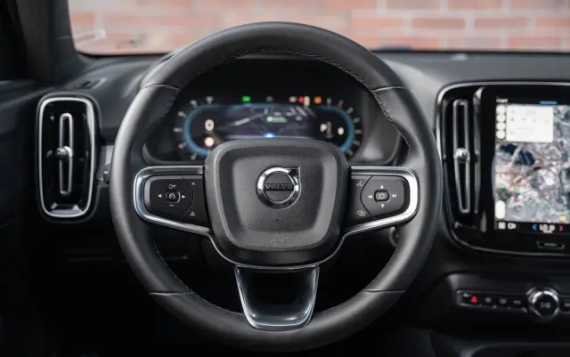 VOLVO XC 40 B3 Plus Bright