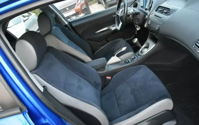 HONDA Civic 1.8i-VTEC Sport