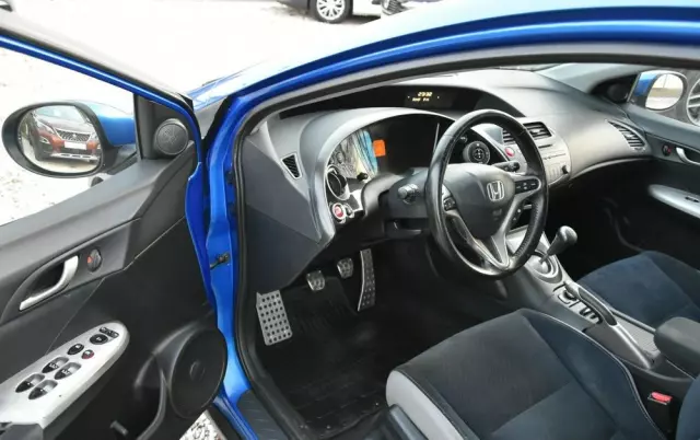 HONDA Civic 1.8i-VTEC Sport