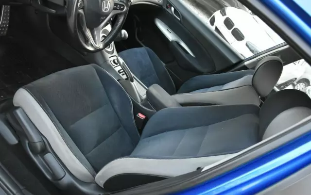 HONDA Civic 1.8i-VTEC Sport