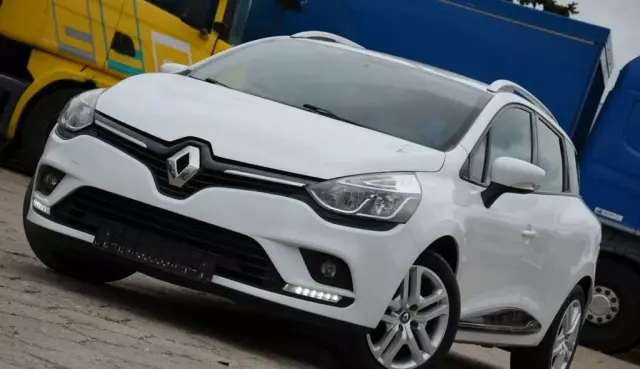 RENAULT Clio 