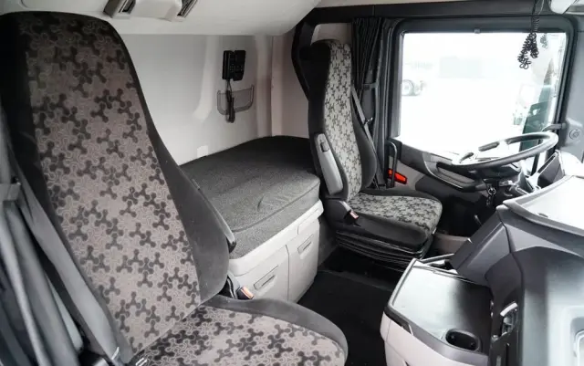 SCANIA S 560 / MEGA / RETARDER / KLIMA POSTOJOWA / LOWDECK / 2022 ROK / 