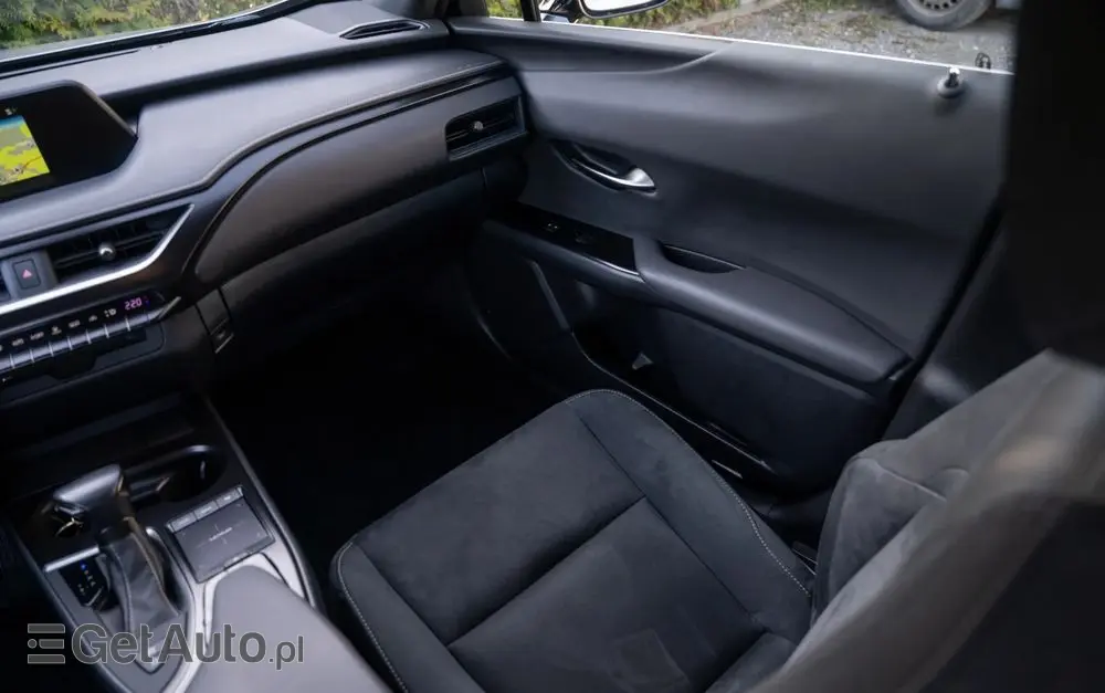 LEXUS UX 250h Business Edition