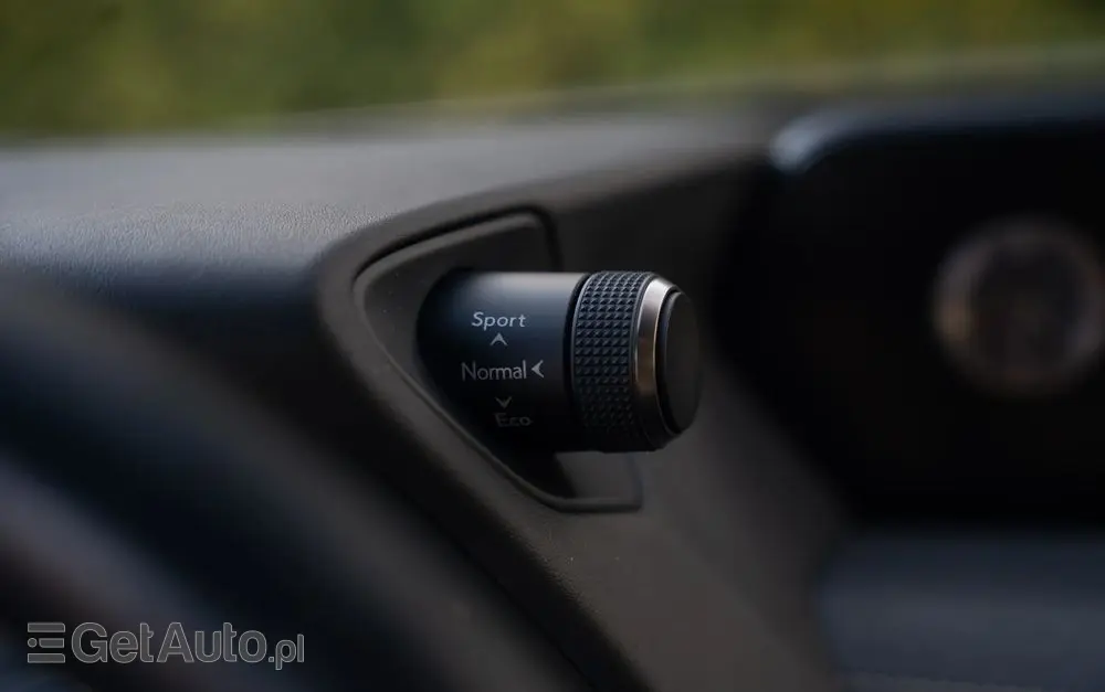 LEXUS UX 250h Business Edition