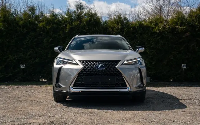 LEXUS UX 250h Business Edition