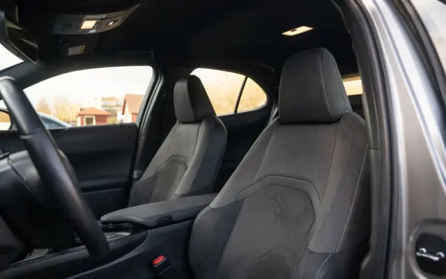 LEXUS UX 250h Business Edition