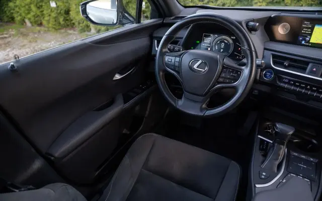 LEXUS UX 250h Business Edition