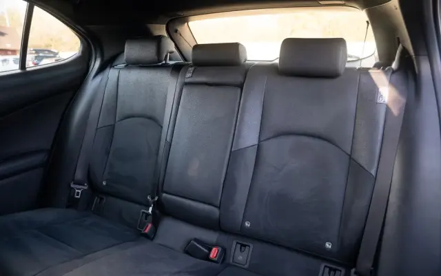 LEXUS UX 250h Business Edition