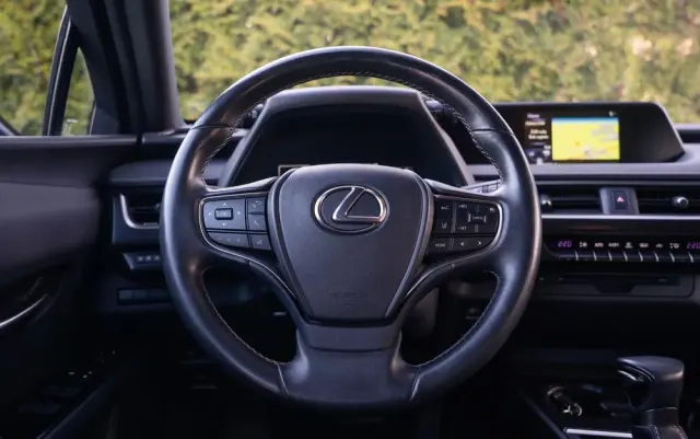 LEXUS UX 250h Business Edition