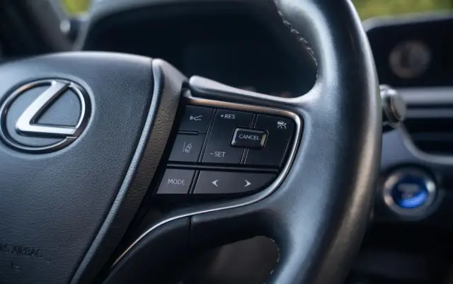 LEXUS UX 250h Business Edition