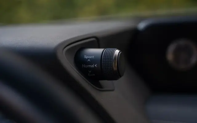 LEXUS UX 250h Business Edition