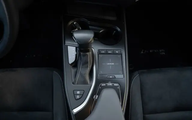 LEXUS UX 250h Business Edition