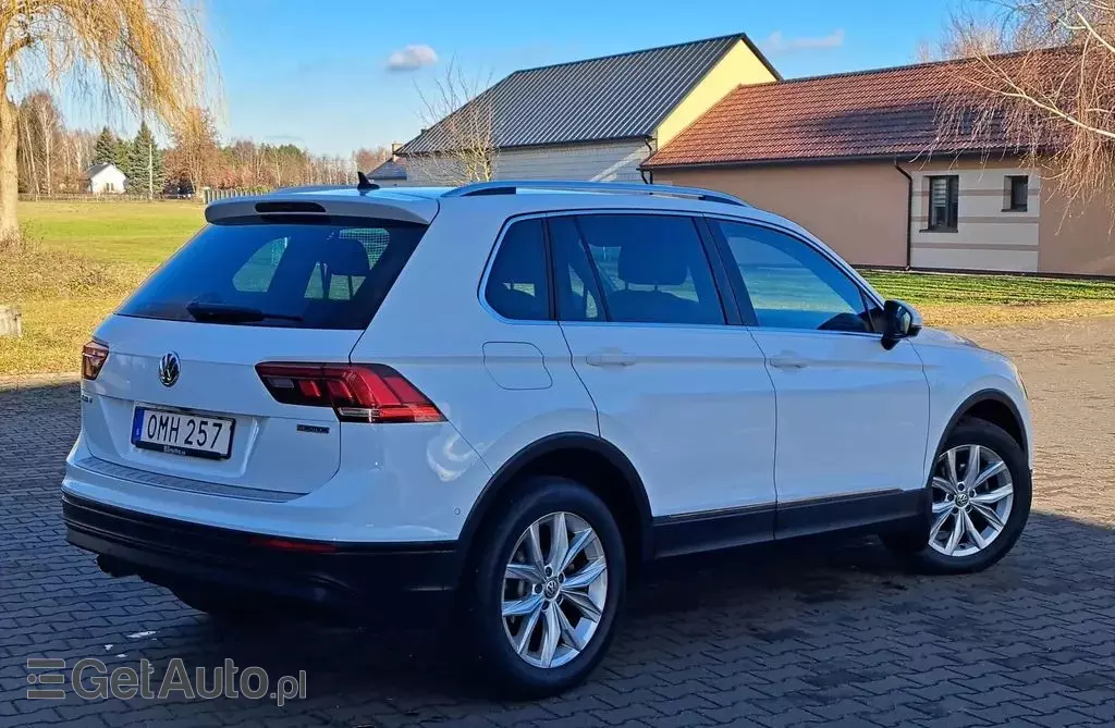 VOLKSWAGEN Tiguan 