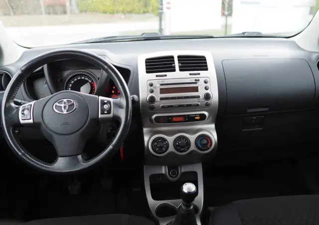 TOYOTA Urban Cruiser 