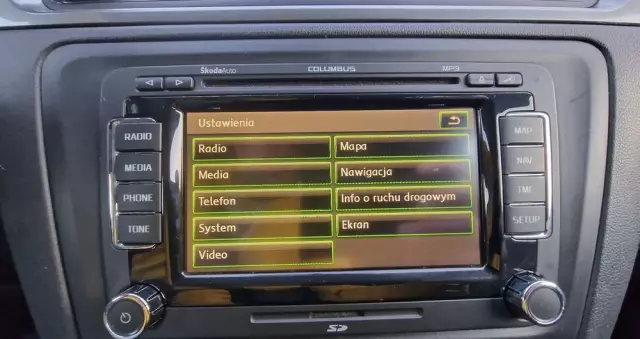 SKODA RAPID Spb 1.2 TSI Elegance Max