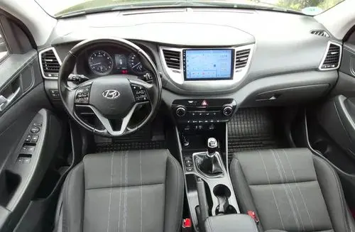 HYUNDAI Tucson 