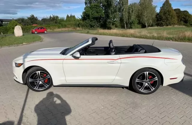 FORD Mustang 