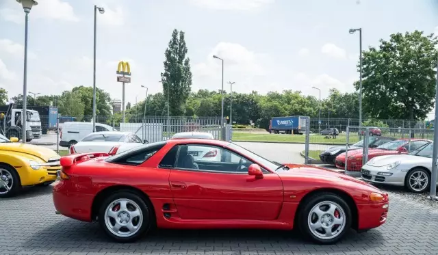 MITSUBISHI 3000 GT 