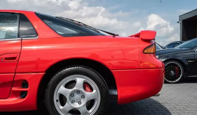 MITSUBISHI 3000 GT 