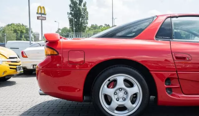 MITSUBISHI 3000 GT 
