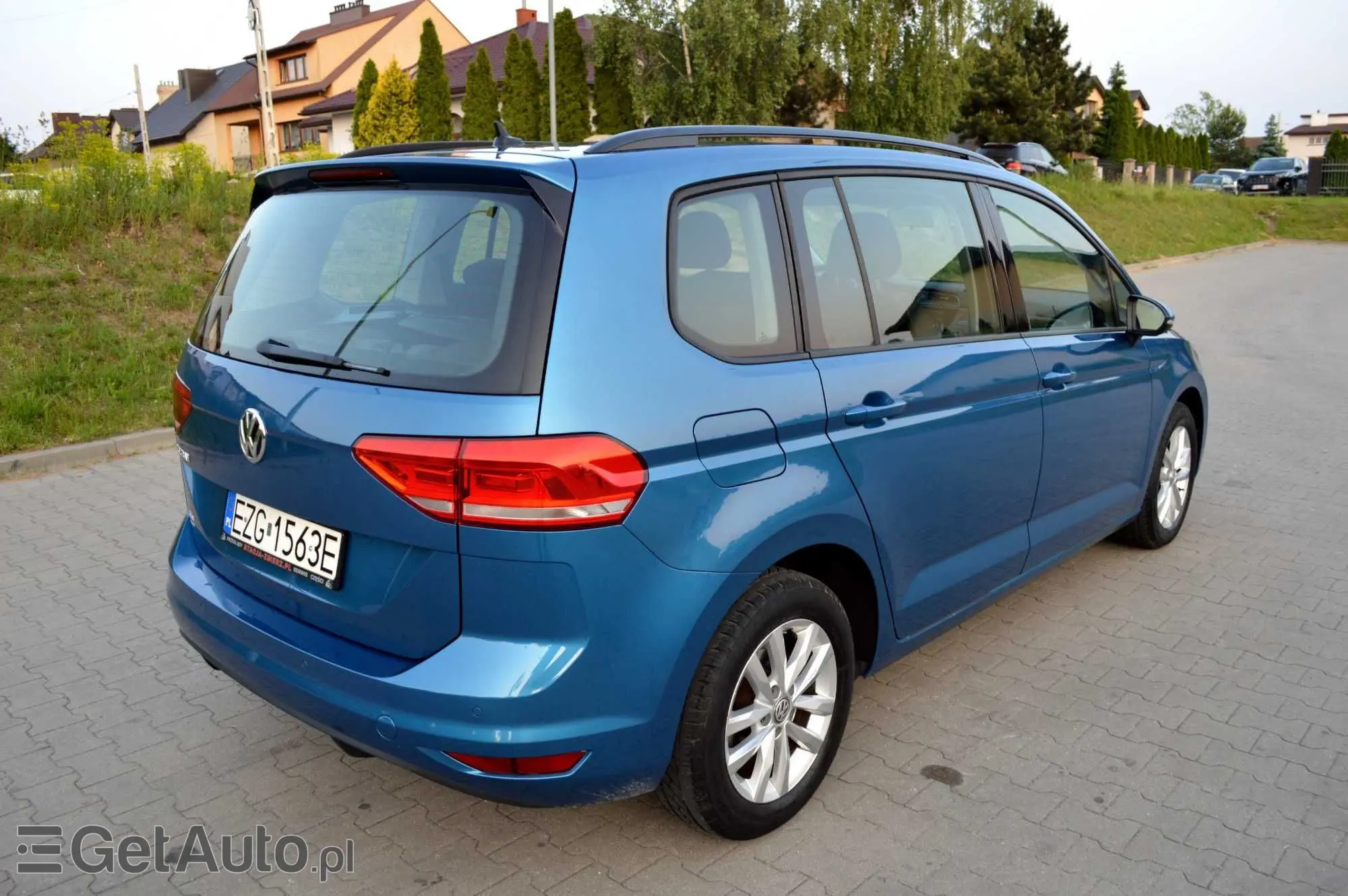 VOLKSWAGEN Touran 