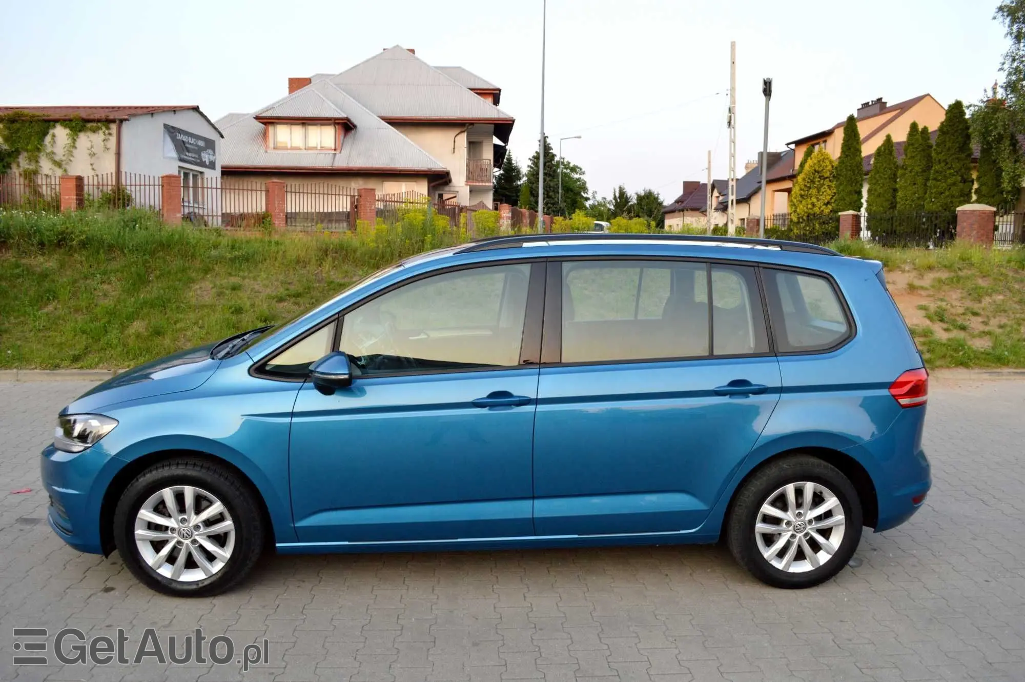 VOLKSWAGEN Touran 
