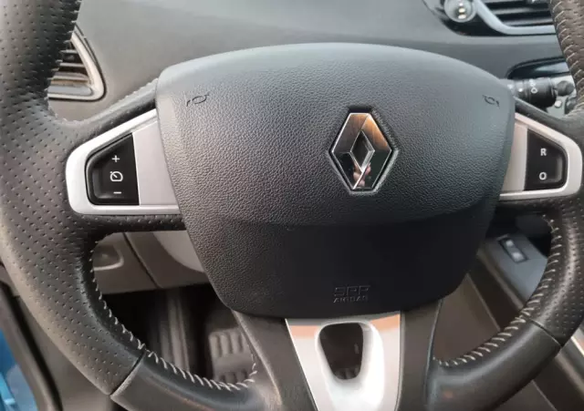 RENAULT Grand Scenic DCi 110 EDC Bose Edition