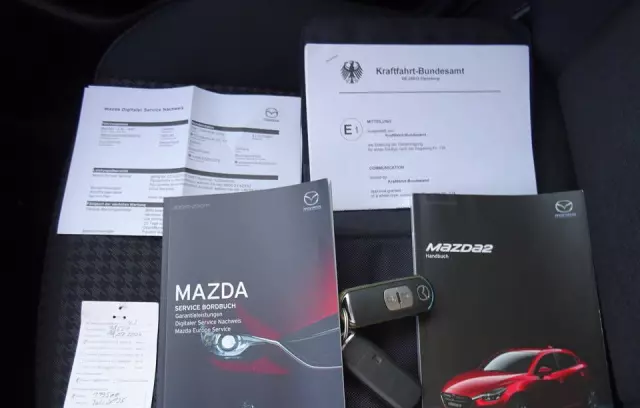 MAZDA 2 