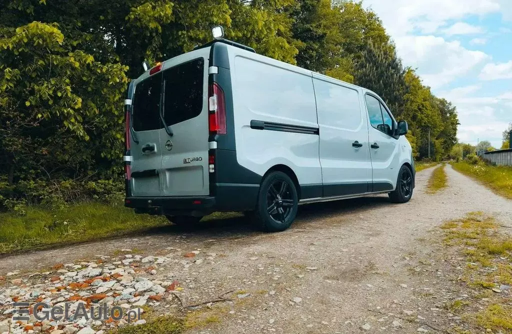 OPEL Vivaro 