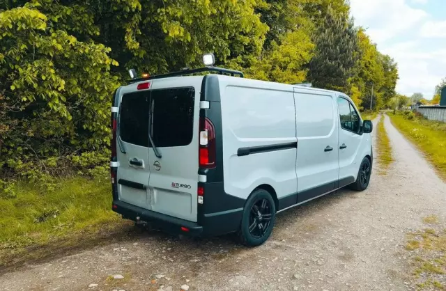 OPEL Vivaro 