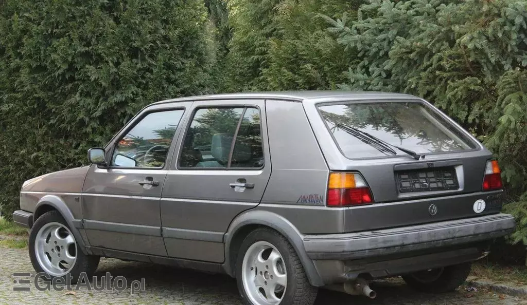VOLKSWAGEN Golf 