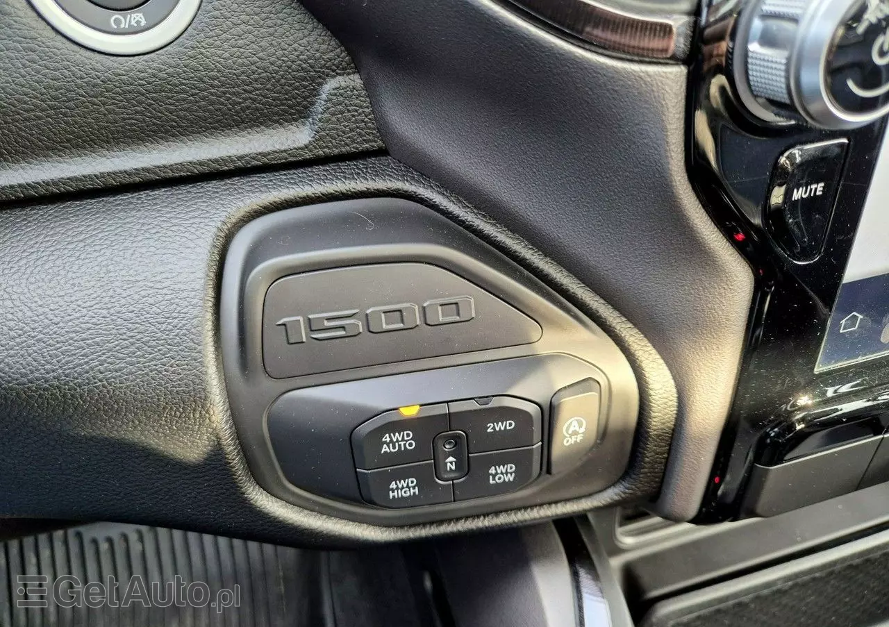 RAM 1500 Crew Cab Laramie